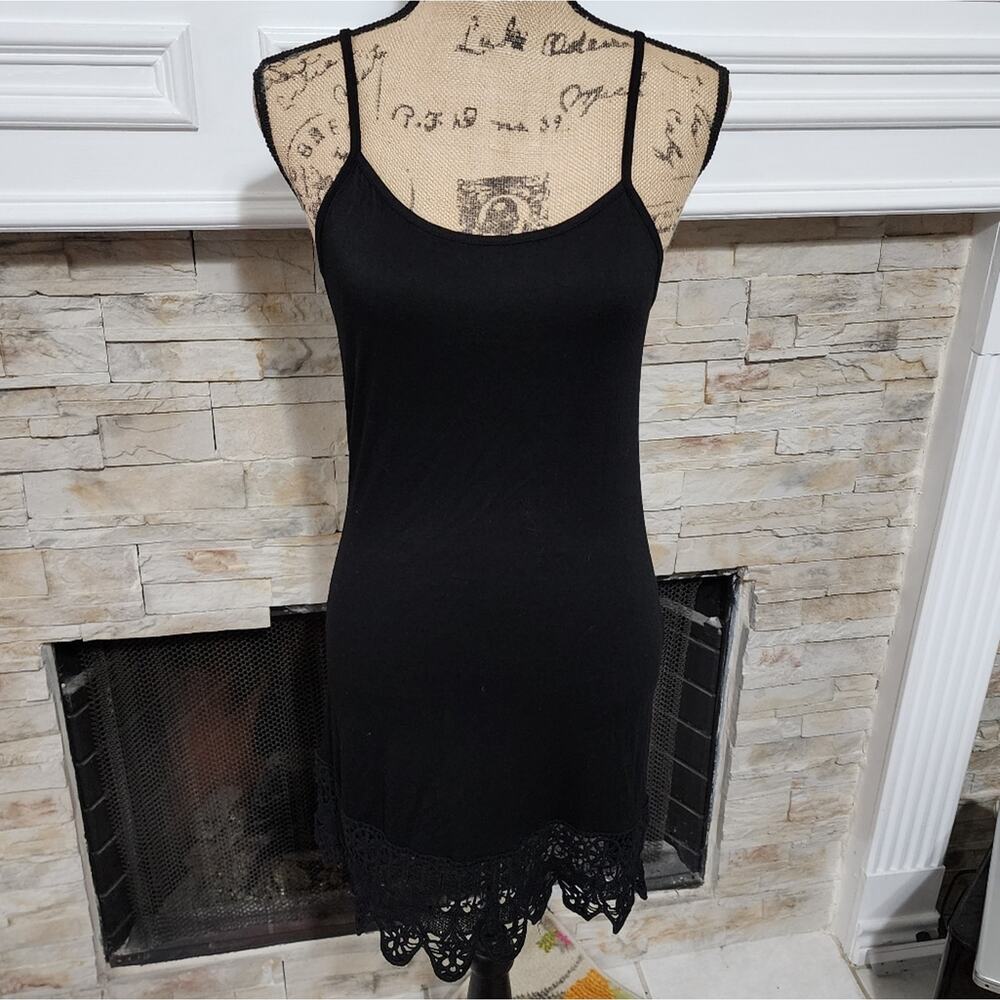 Monoreno‎ black crocheted lace mini dress size small